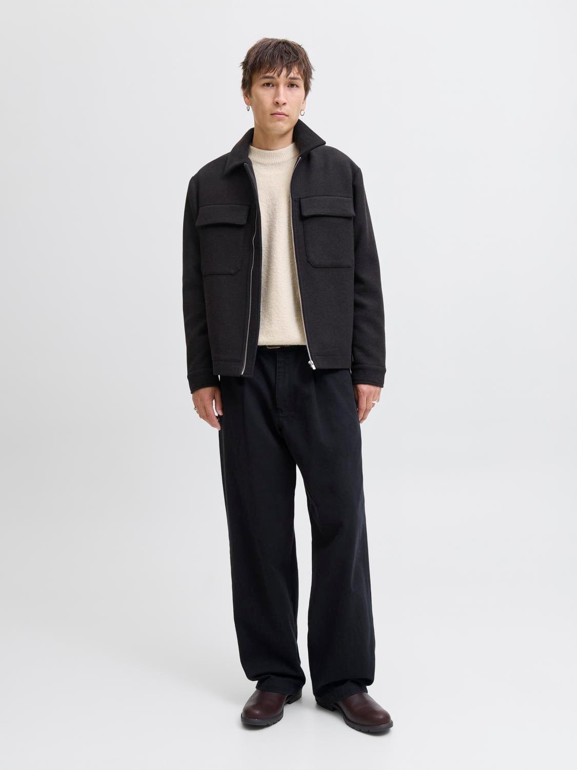 model_shot-front_full